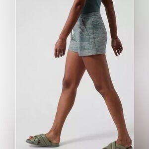 Athleta Farallon Short Size M Medium Camo Coast Grey